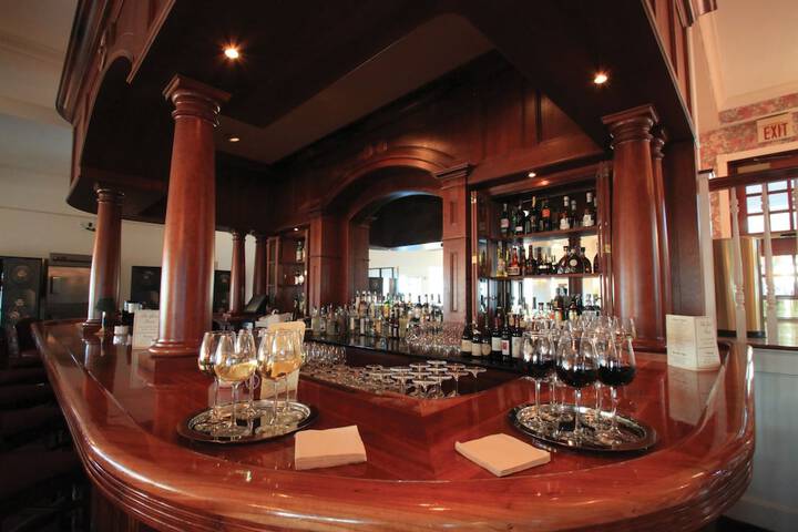 Lounge 92 of 116