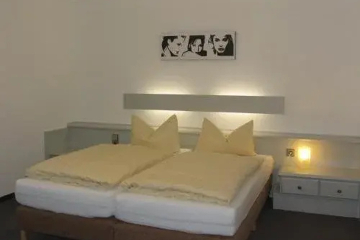 Room 4 of 21