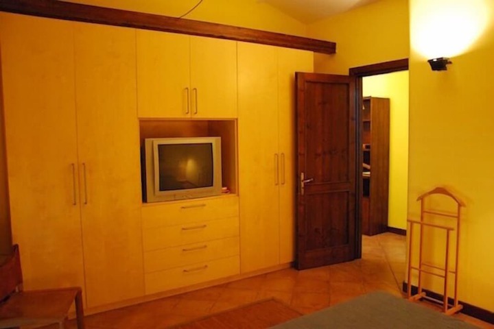 Room 11 of 143