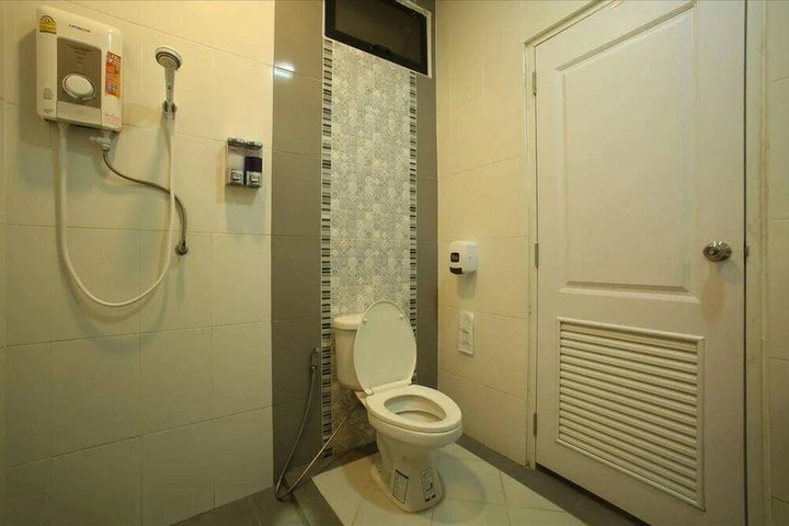 Room 9 of 14