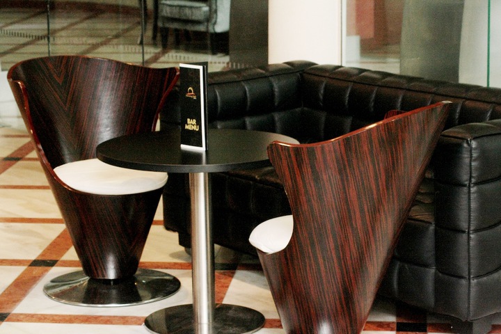 Lounge 38 of 46