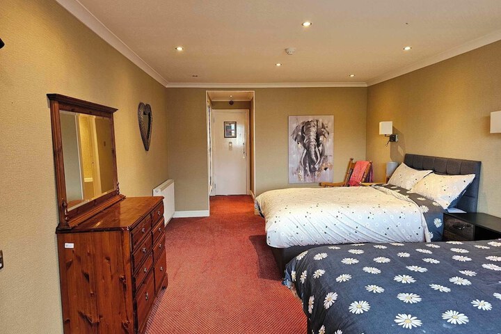 Room 11 of 38