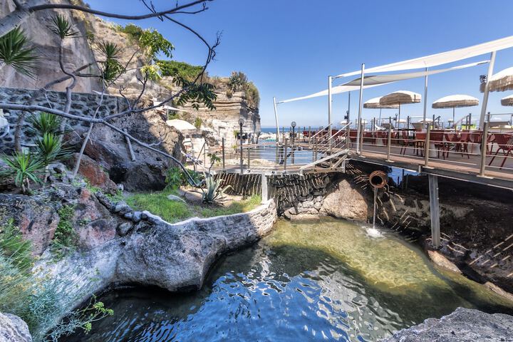 Hotel with Pool