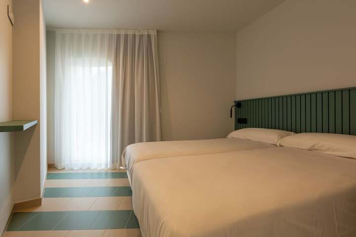 Room 4 of 20