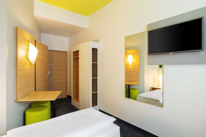Room 11 of 26