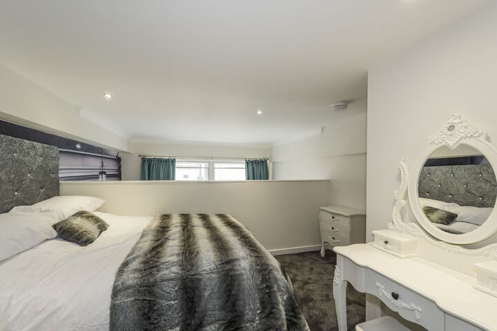 Room 2 of 52