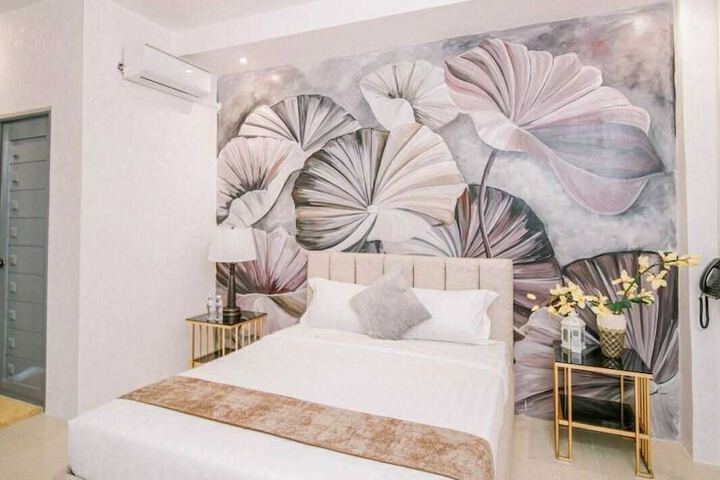 Room 10 of 19