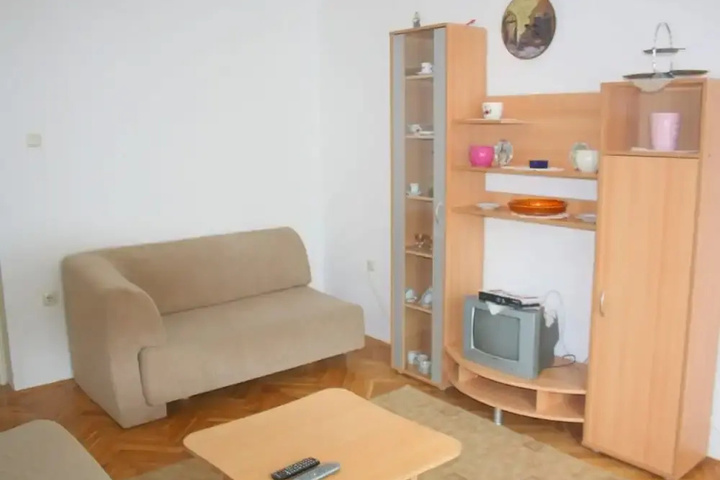 Room 3 of 10