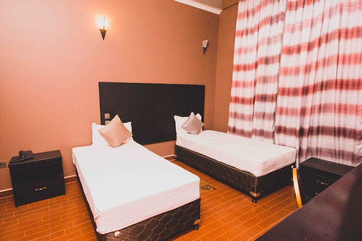 Room 7 of 24