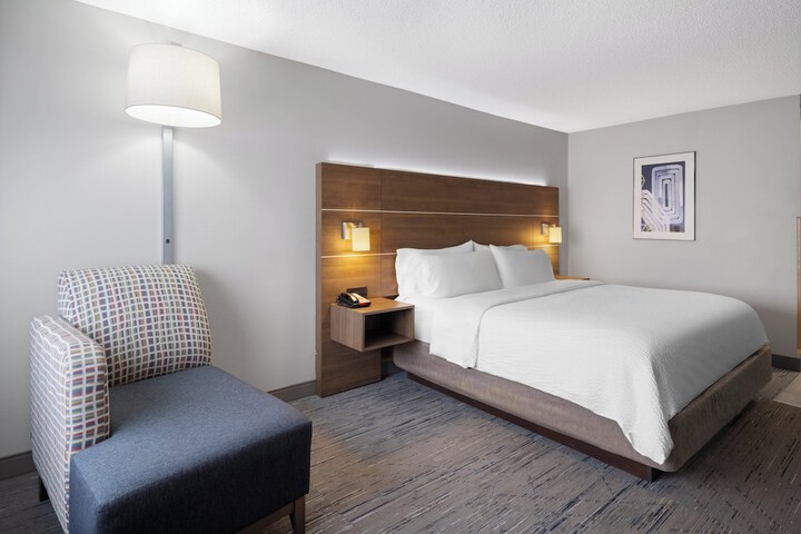 1 King Bed (11 of 15)