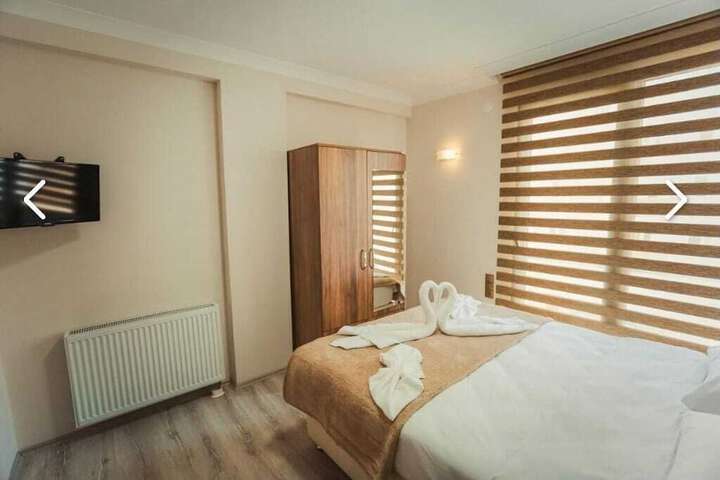 Room 9 of 16