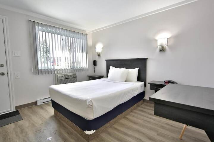Room 9 of 20