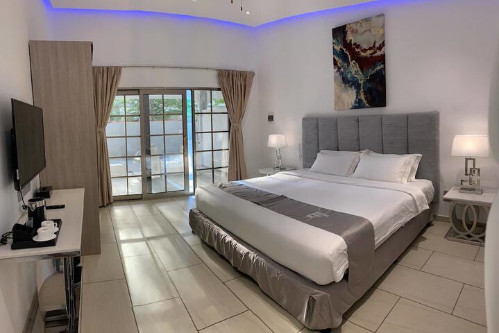 Room 10 of 90