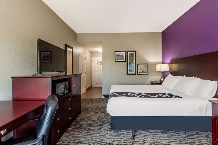 1 King Bed Accessible (3 of 15)