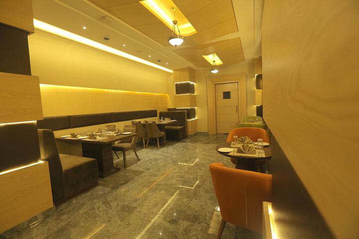 Dining 48 of 74