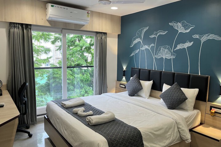 Room 10 of 13