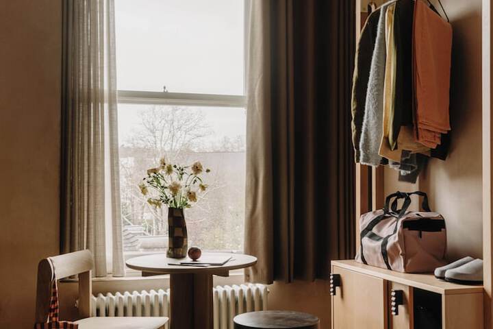 Room 33 of 73