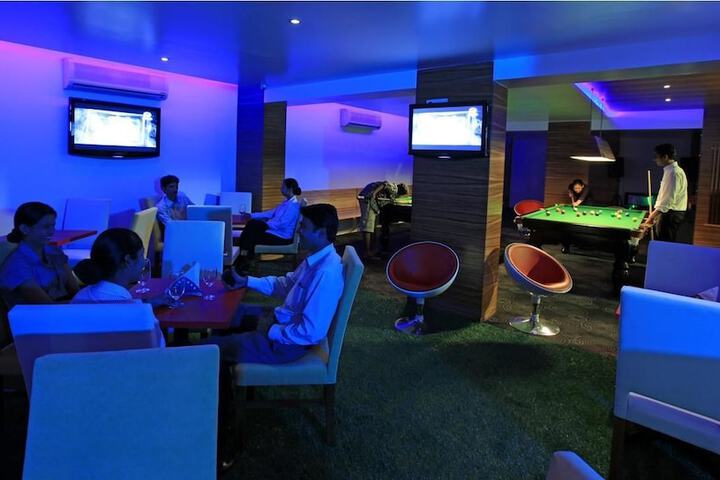 Lounge 55 of 59
