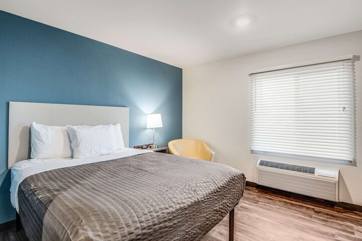 1 Queen Bed (9 of 20)