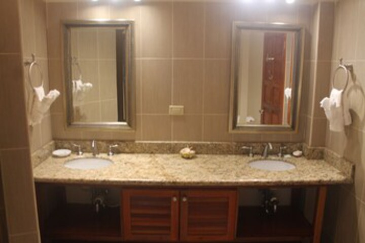 Room 4 of 85
