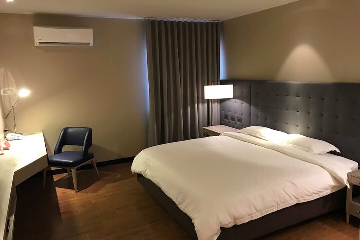Room 7 of 19