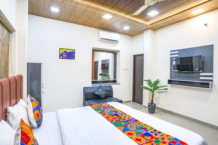 Room 9 of 23