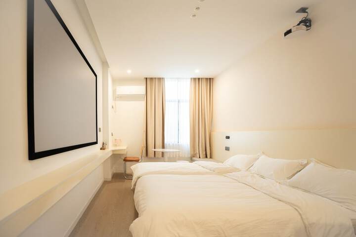 Room 40 of 49