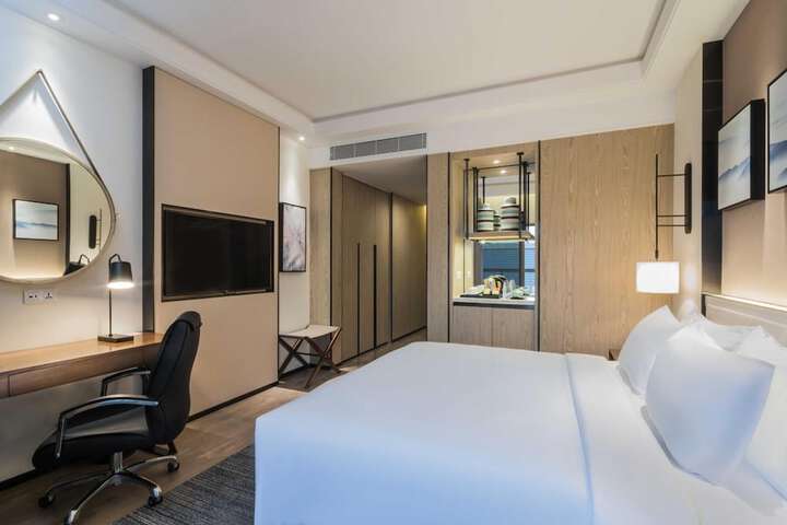 Room 9 of 34
