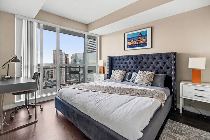 Room 35 of 242