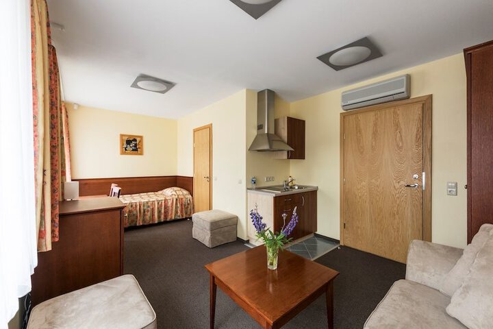 Room 2 of 64