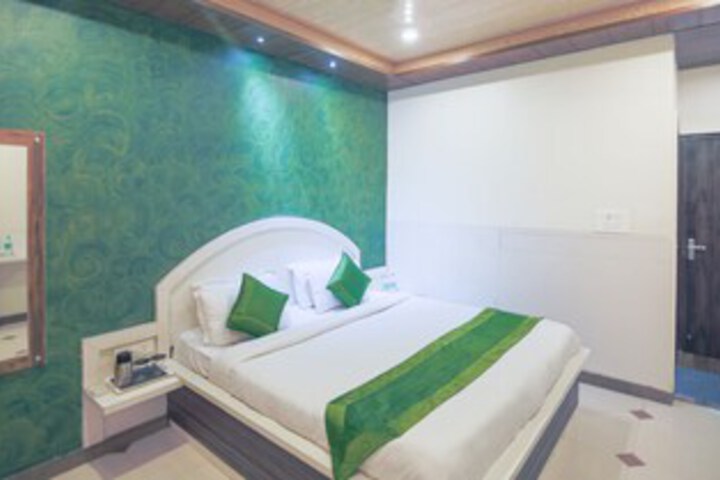 Room 6 of 33
