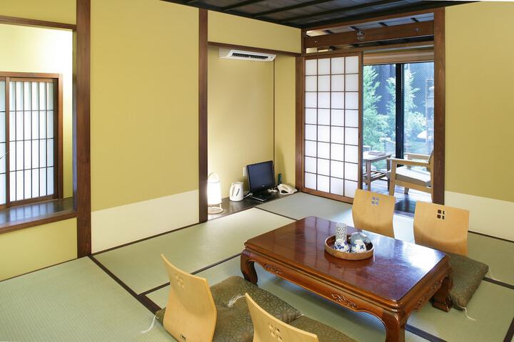 Room 6 of 67