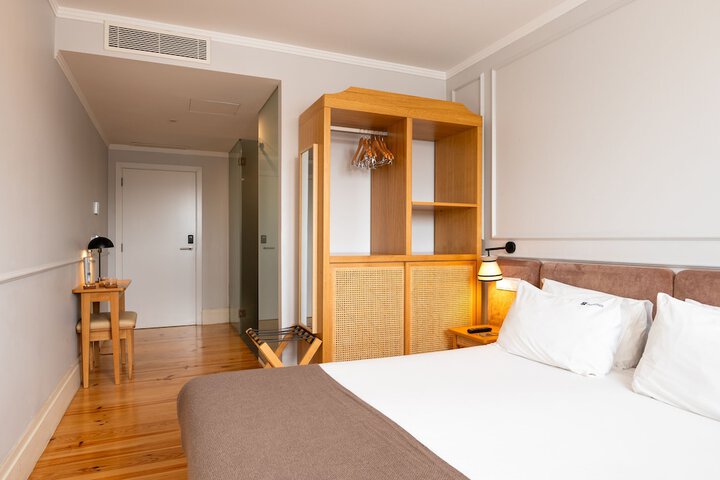 Room 52 of 85