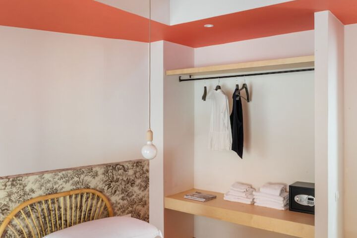 Room 10 of 94