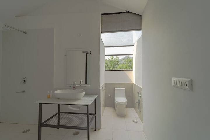 Room 15 of 36