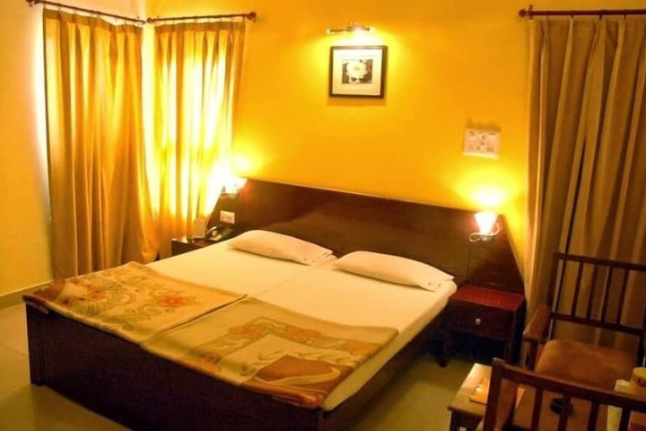 Room 10 of 13