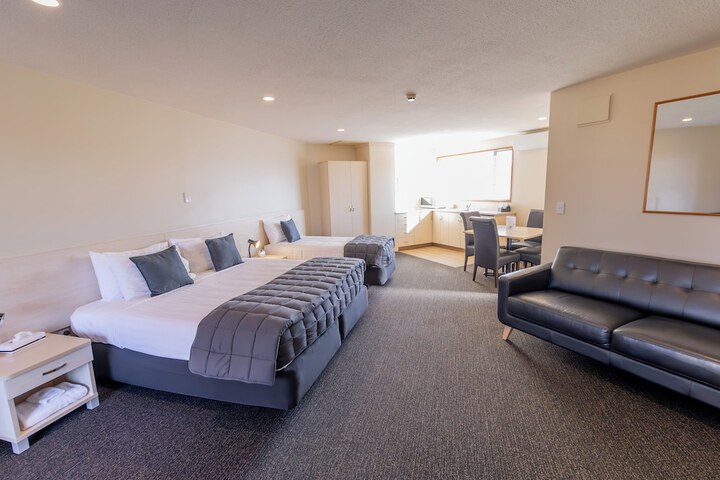 Room 5 of 36