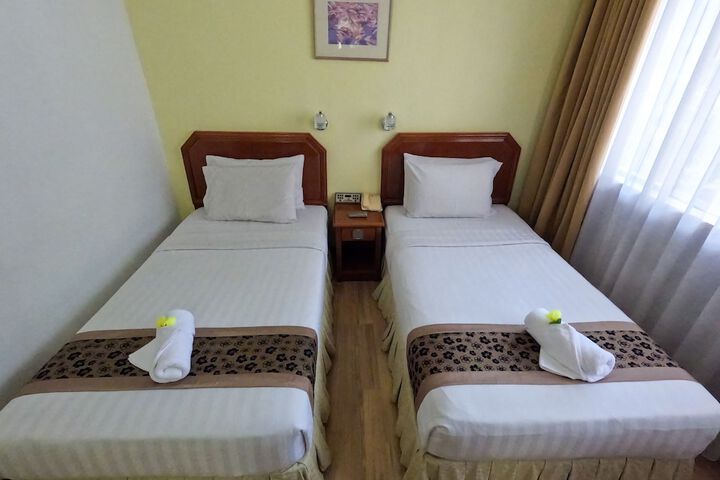 Room 7 of 94