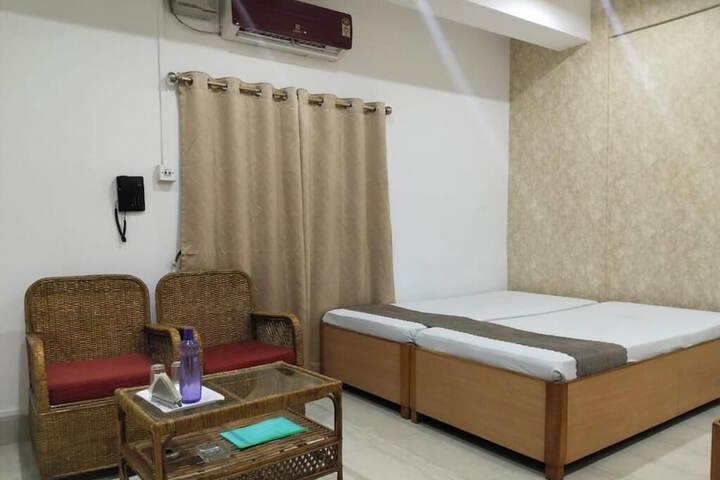 Room 2 of 8