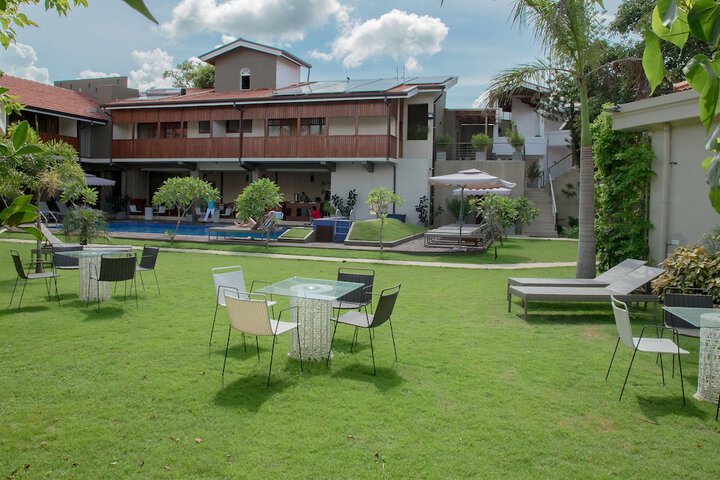 Hotel Exterior 23 of 26