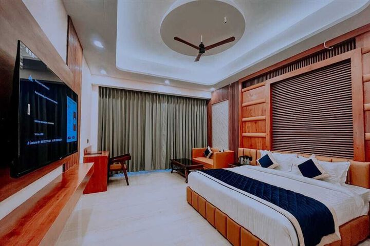 Room 4 of 19