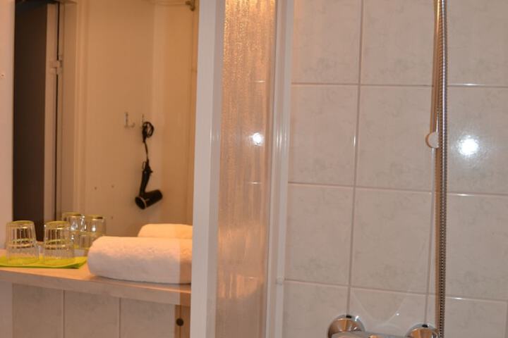 Room 28 of 54