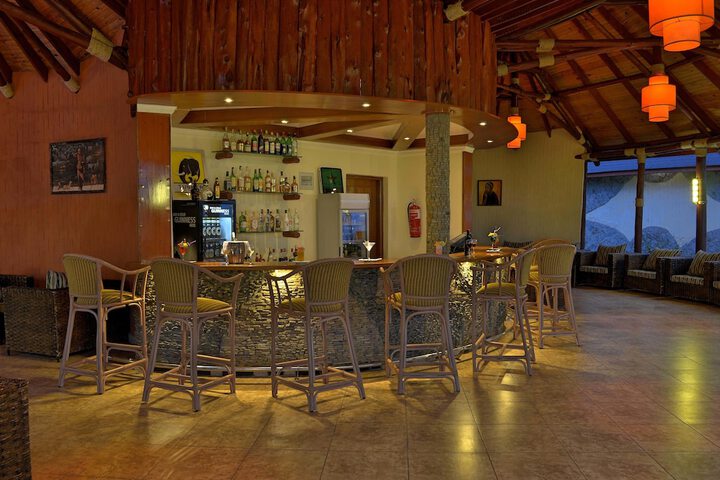 Lounge 48 of 92