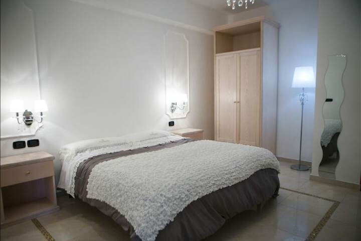 Room 7 of 32