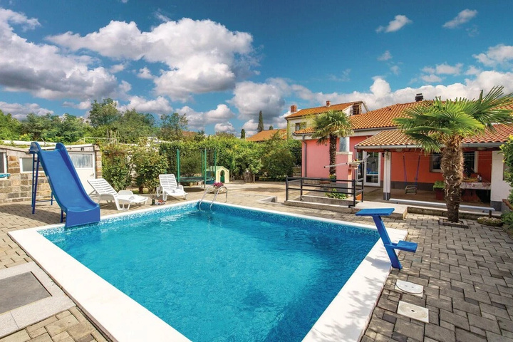 Pool 10 of 25