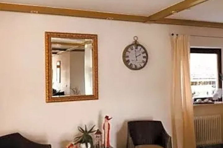 Room 5 of 15