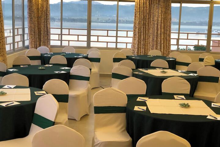 Ballroom/Hall 68 of 114