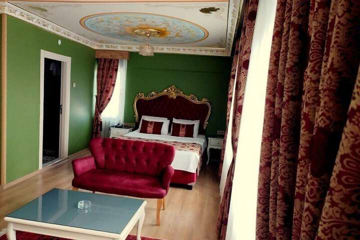 Room 6 of 33