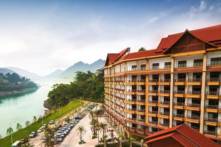 Swan Lake Hotel