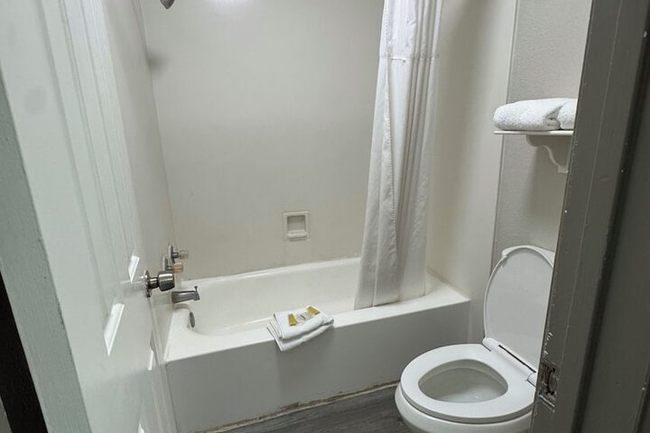 Room 15 of 23